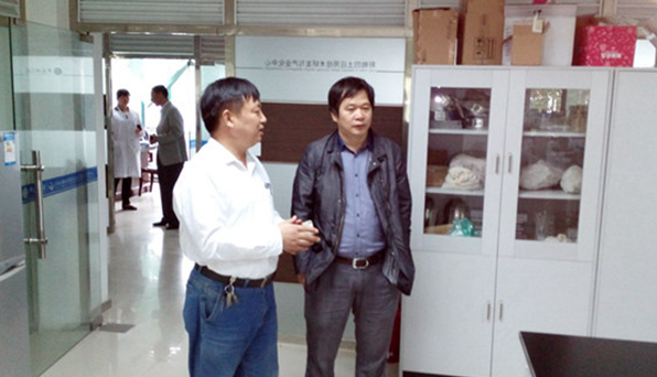 中國非金屬礦工業(yè)協(xié)會(huì)王文利秘書長在考察