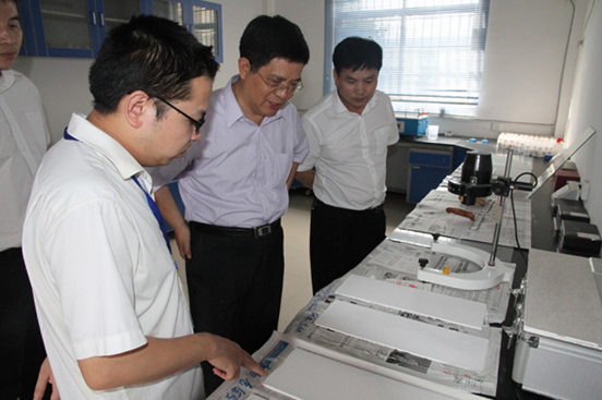 清華大學(xué)王亭杰教授蒞臨廣源化工指導(dǎo)工作