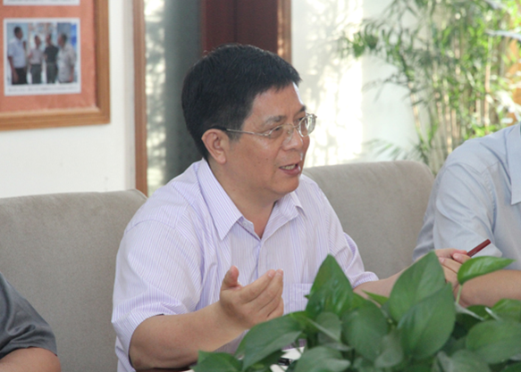 清華大學(xué)王亭杰教授蒞臨廣源化工指導(dǎo)工作