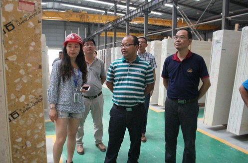 廣西興業(yè)縣考察團(tuán)赴平桂管理區(qū)考察碳酸鈣產(chǎn)業(yè)發(fā)展情況