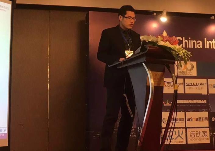 泰州石墨烯研究檢測(cè)平臺(tái)梁錚博士做題為“中國(guó)石墨烯標(biāo)準(zhǔn)化工作介紹”的報(bào)告