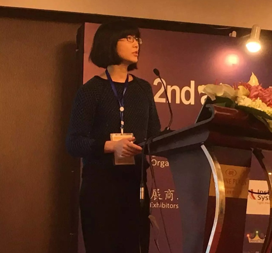 烯碳新材高級(jí)技術(shù)研究員周曉航博士在做題為“石墨烯在儲(chǔ)能技術(shù)中應(yīng)用的現(xiàn)狀及前景”的報(bào)告