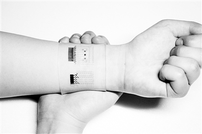 石墨烯制成柔性糖尿病管理貼片，既能測(cè)糖又能降糖！