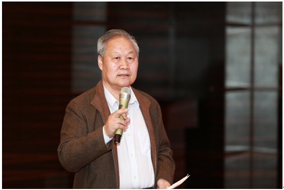 李久豐博士主持現(xiàn)場提問交流環(huán)節(jié)