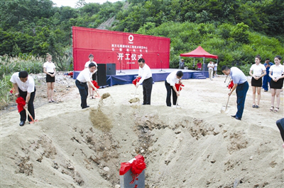 南方石墨新材料工程技術研發(fā)中心暨石墨提純項目開工儀式在郴州舉行