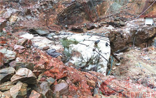 湖北現(xiàn)全國最大天然透明石膏 重量超過100噸