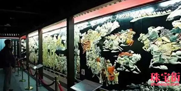 用料30噸玉石，雕成重達(dá)10噸的絲綢之路PK清明上河圖