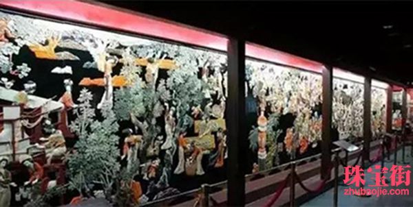 用料30噸玉石，雕成重達(dá)10噸的絲綢之路PK清明上河圖