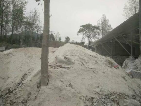 無視大氣污染防治法 南召鈣粉廠工業(yè)揚塵污染嚴重