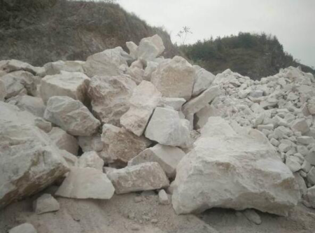 無視大氣污染防治法 南召鈣粉廠工業(yè)揚塵污染嚴重