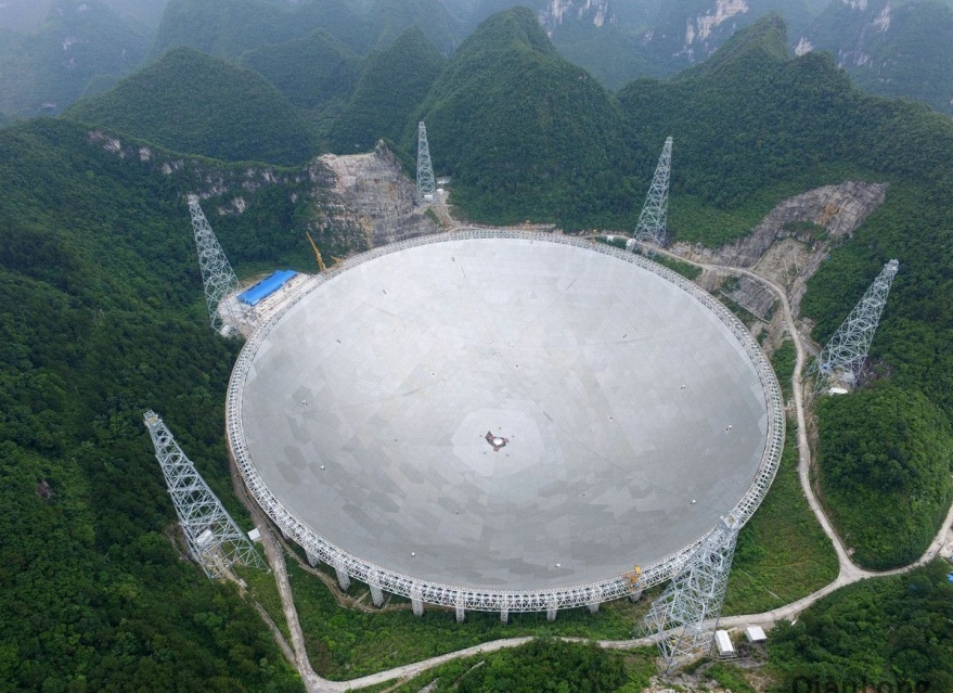 “中國(guó)天眼”500米口徑球面射電望遠(yuǎn)鏡（FAST）落成啟用