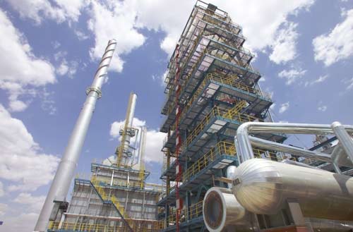 中科院煤制油技術(shù)在神華寧煤年產(chǎn)400萬(wàn)噸工業(yè)生產(chǎn)裝置上建成投產(chǎn)，成為迄今為止全球最大的單體裝置