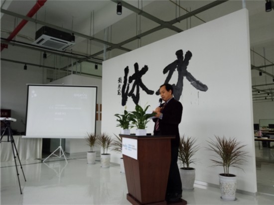 水沐環(huán)科董事長譚鴻鑫現(xiàn)場講解