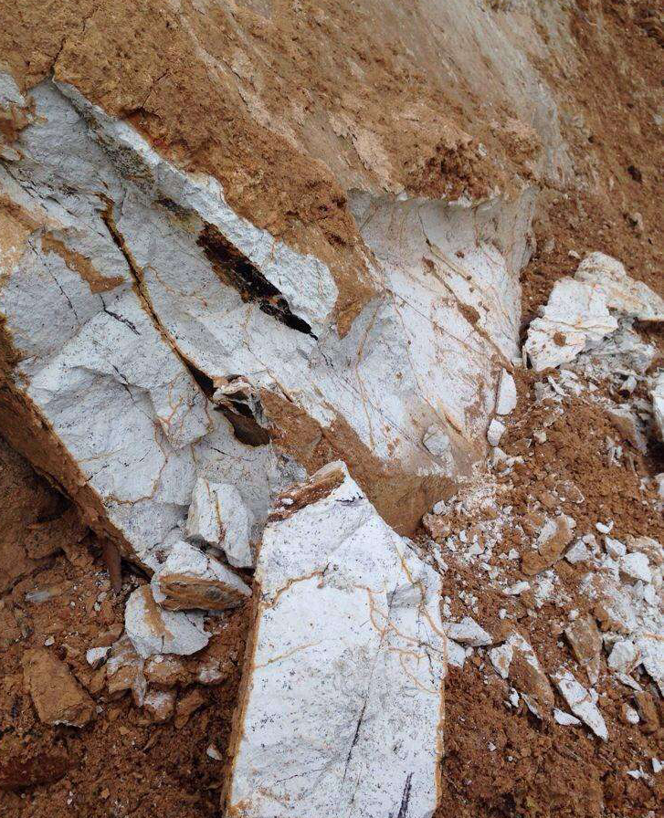 河北唐縣盜采高嶺土礦致2人死亡