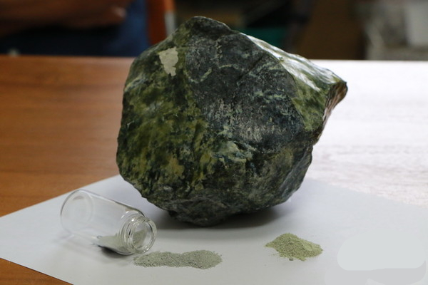 蛇紋石比石墨烯還牛？無(wú)毒環(huán)保的天然礦電池成功問(wèn)世