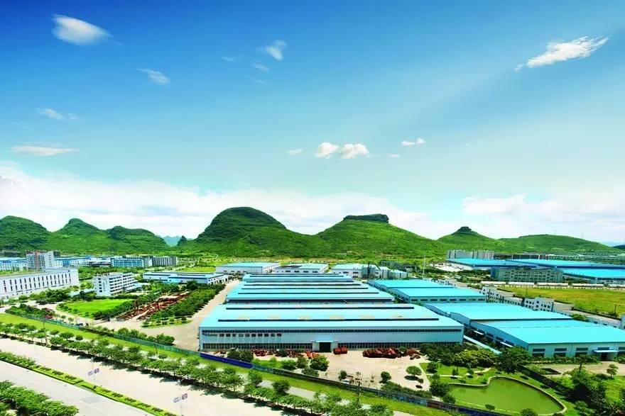 桂林鴻程榮獲臨桂區(qū)2016年工業(yè)產(chǎn)值及稅收達標和增幅兩大獎項殊榮！