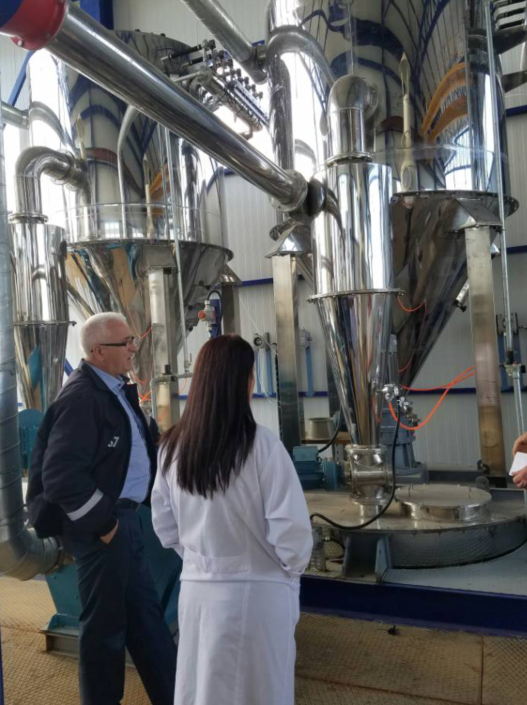 密友綠色環(huán)保智能型氣流粉碎混合系統(tǒng)在土耳其客戶使用現(xiàn)場（二）