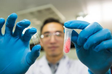 中國發(fā)現(xiàn)新型壓電材料：未來可用衣服給手機(jī)充電