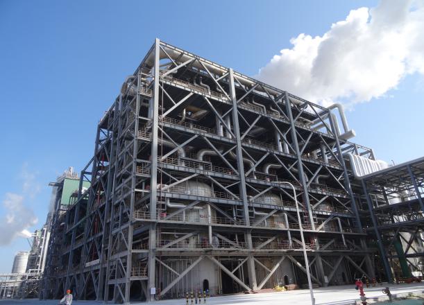 石化生產(chǎn)設(shè)備并聯(lián)豎向分布排列節(jié)地技術(shù)