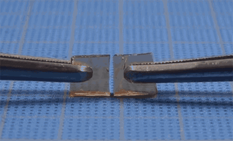 世界首個(gè)可自愈合聚合物玻璃問(wèn)世，以后吵架可以隨便摔東西了