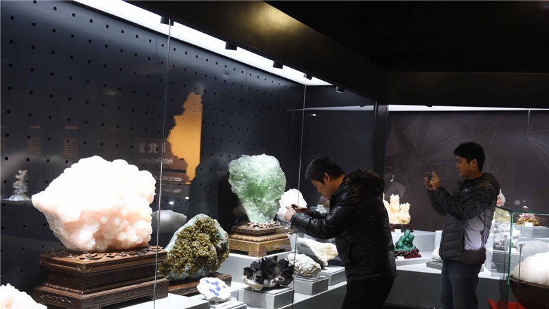 河北省地質(zhì)博物館開館，專設(shè)了礦物巖石廳