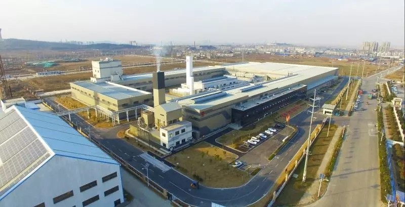 凱盛集團(tuán)超薄高鋁蓋板玻璃在安徽蚌埠成功下線