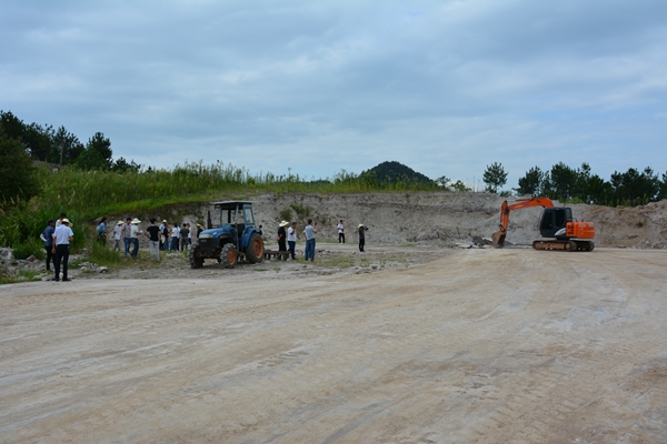 無證經(jīng)營 膨潤土 強拆