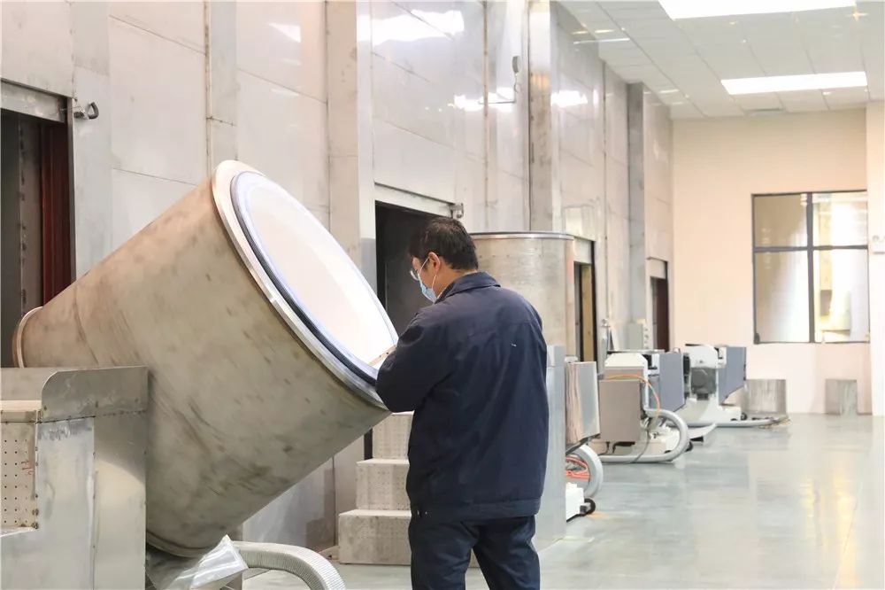 云南華坪年產(chǎn)10萬只石英坩堝項目投產(chǎn)！