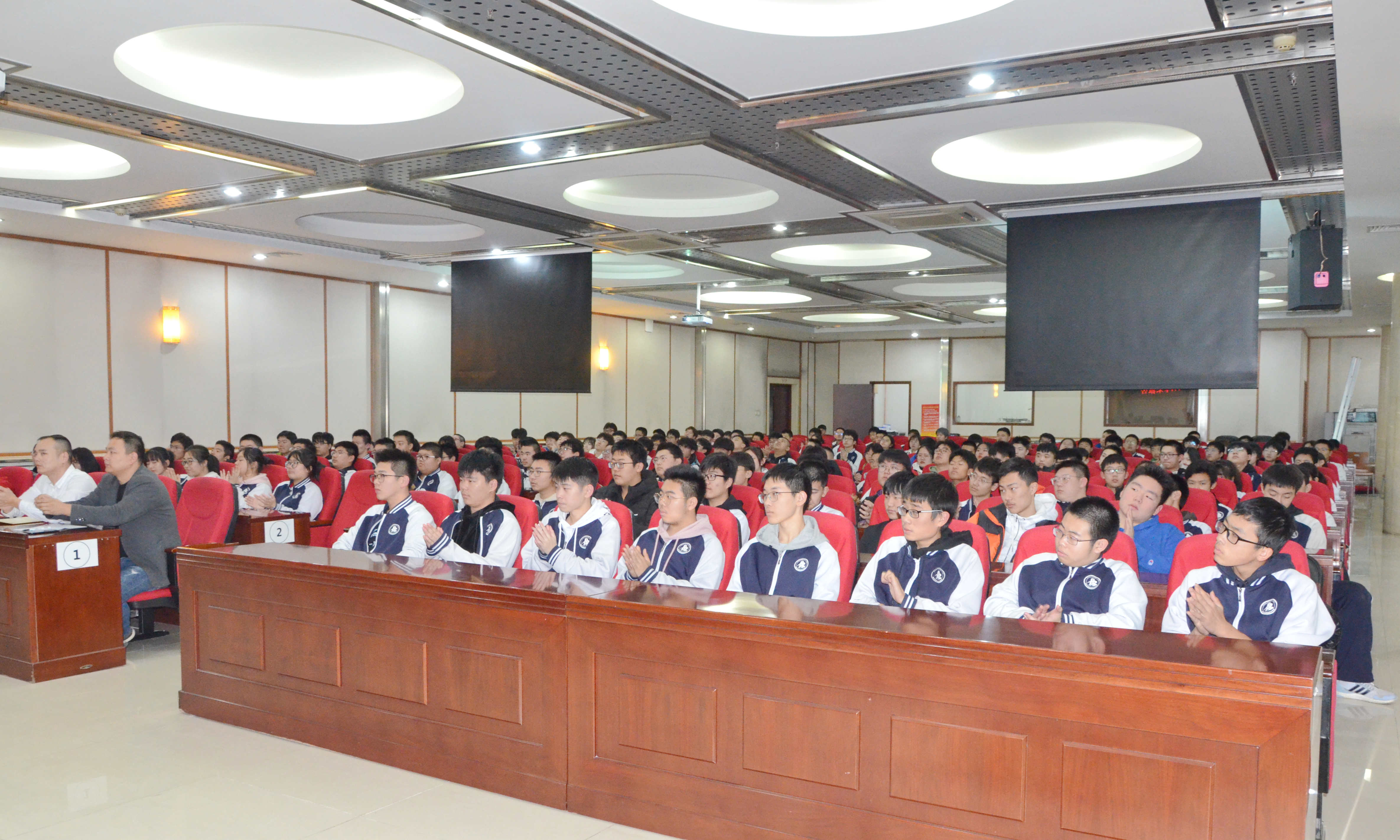 地大杜高翔應(yīng)北京工業(yè)職業(yè)技術(shù)學(xué)院邀請(qǐng)做“居家健康與室內(nèi)空氣污染治理技術(shù)與材料”交流報(bào)告