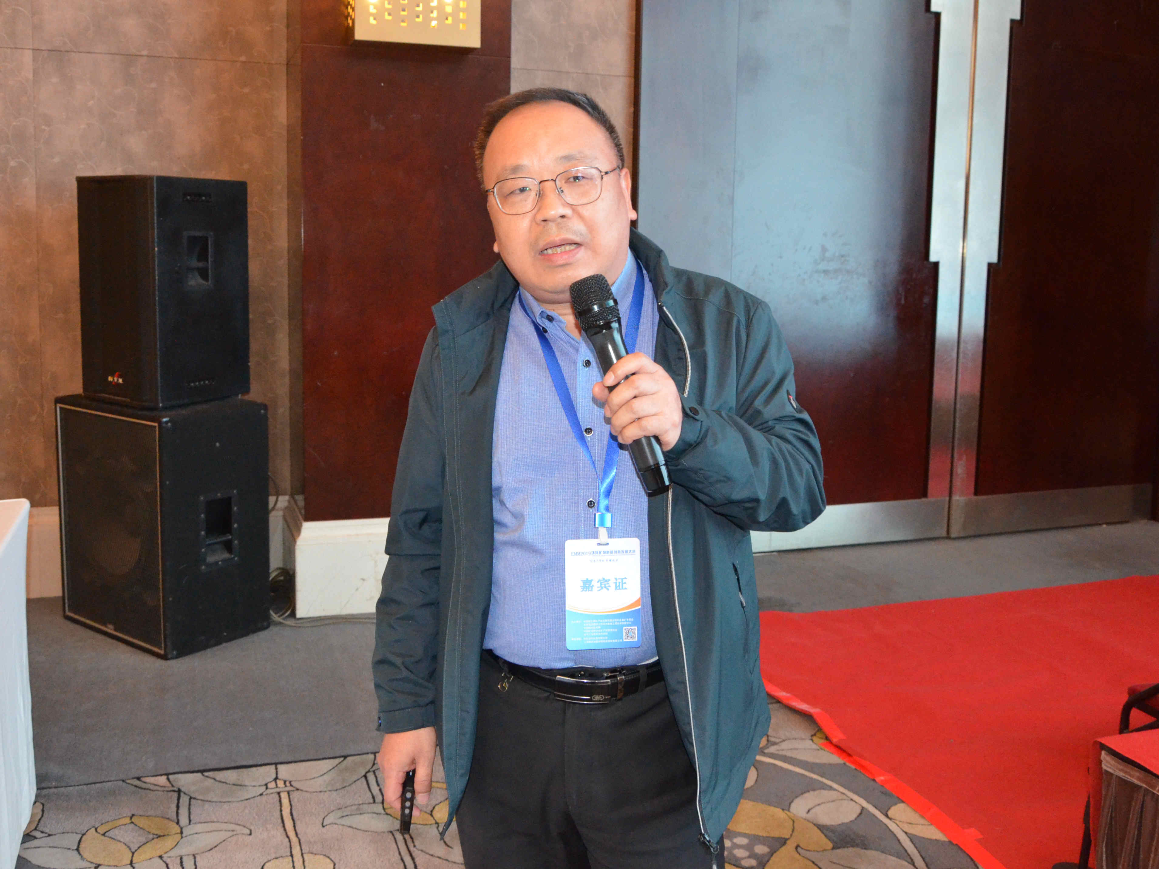 山東科技大學(xué)教授王力作《高品位海泡石增白技術(shù)及其在環(huán)境凈化方面的應(yīng)用》專題報(bào)告