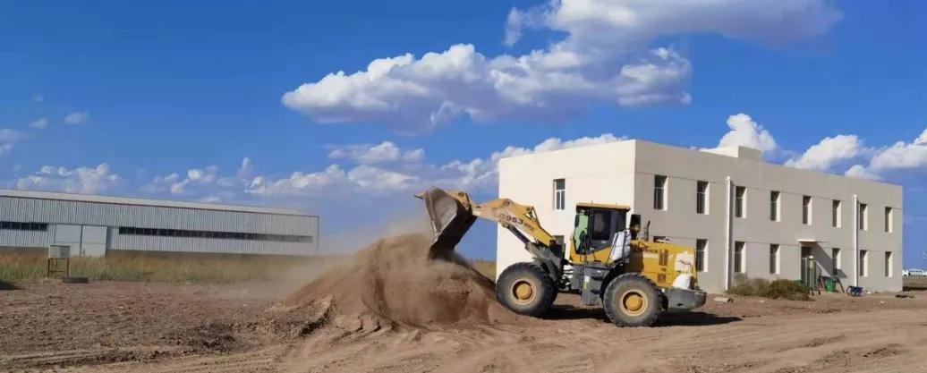 內(nèi)蒙古阿拉善40萬(wàn)噸板材砂及5000噸高純砂項(xiàng)目開(kāi)工 　　