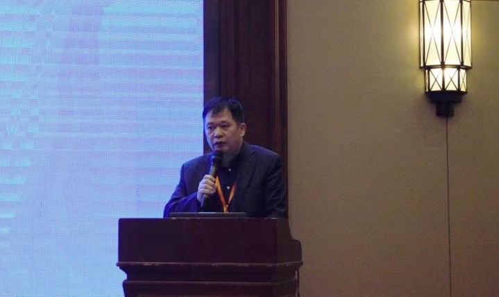 2021年10月15日至17日，由中國硅酸鹽學會礦物材料分會、中國非金屬礦工業(yè)協(xié)會礦物加工利用技術(shù)專業(yè)委員會聯(lián)合主辦，中國地質(zhì)大學（武漢）納米礦物材料及應(yīng)用教育部工程研究中心、中國地質(zhì)大學（武漢）材料與化學學院、中南大學礦物材料及其應(yīng)用湖南省重點實驗室共同承辦的第三屆全國礦物材料學術(shù)與技術(shù)交流會暨第二十一屆全國非金屬礦加工利用技術(shù)交流會在湖北省武漢市潮漫凱瑞國際酒店召開。來自各大專院校、科研院所以及相關(guān)企業(yè)的400余位專家學者、企業(yè)家和代表出席了大會。