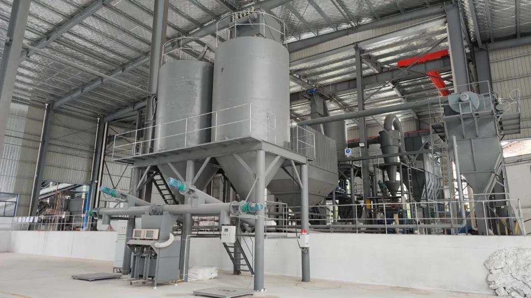 年產2萬噸，江西新余南方硅灰石3000-6000目超細硅灰石粉生產線投產 　　