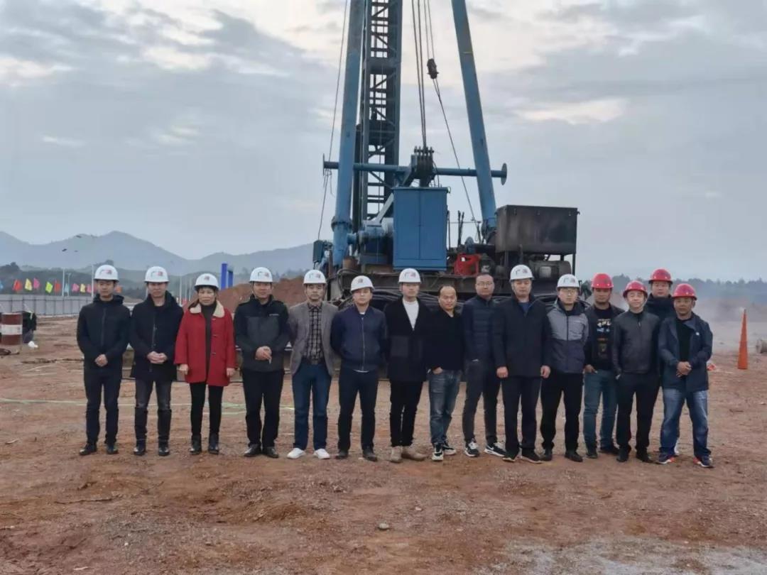 安徽青陽(yáng)廣源集團(tuán)年產(chǎn)80萬(wàn)噸超細(xì)非金屬粉體新材料項(xiàng)目動(dòng)工 　　 　　