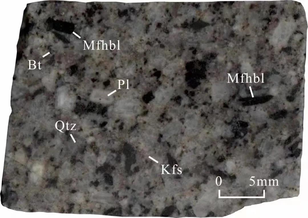 中國地質大學（北京）科研團隊發(fā)現(xiàn)三個新礦物 　　