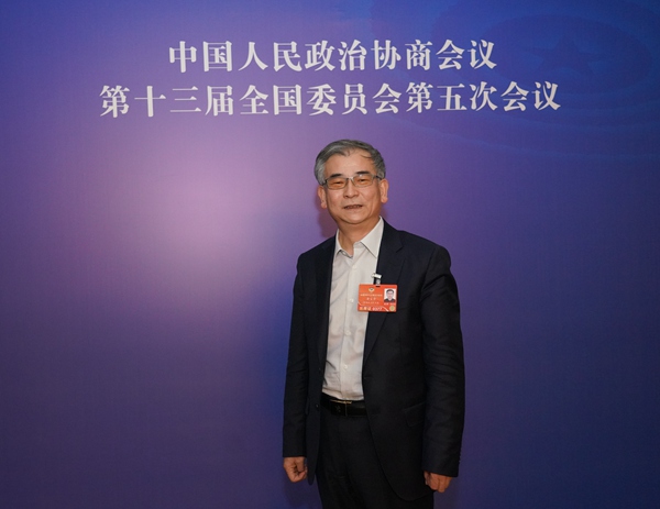 黃寶榮委員:關(guān)于加快推進西北地區(qū)凹凸棒石新材料產(chǎn)業(yè)發(fā)展的建議