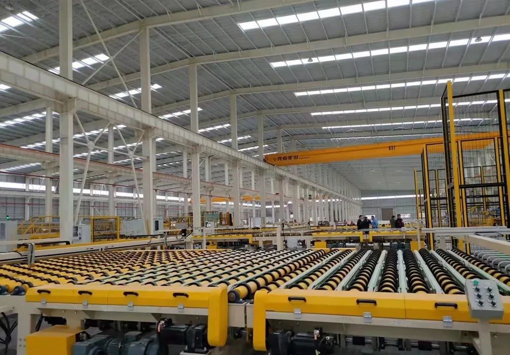 坐擁1.5億噸石英資源，貴州凱里奮力打造百億級(jí)玻璃產(chǎn)業(yè)園 　　 　　