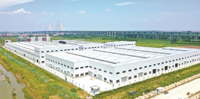 湖北黃岡中旗新材高檔人造石英石生產(chǎn)制造基地試產(chǎn) 　　