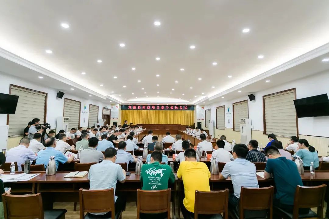 【項目】浙江龍游簽約年產(chǎn)9萬噸石英砂提純及深加工生產(chǎn)項目 　　
