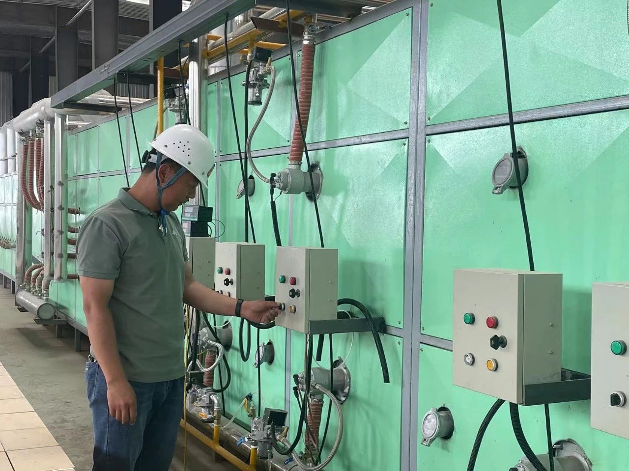 【資訊】青海首條1萬噸食品級氧化鎂生產(chǎn)線點火 　　