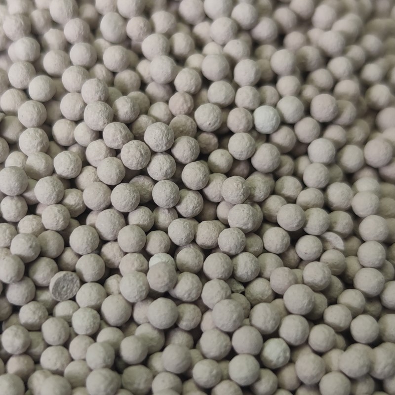 利亨通：飼料原料凹凸棒