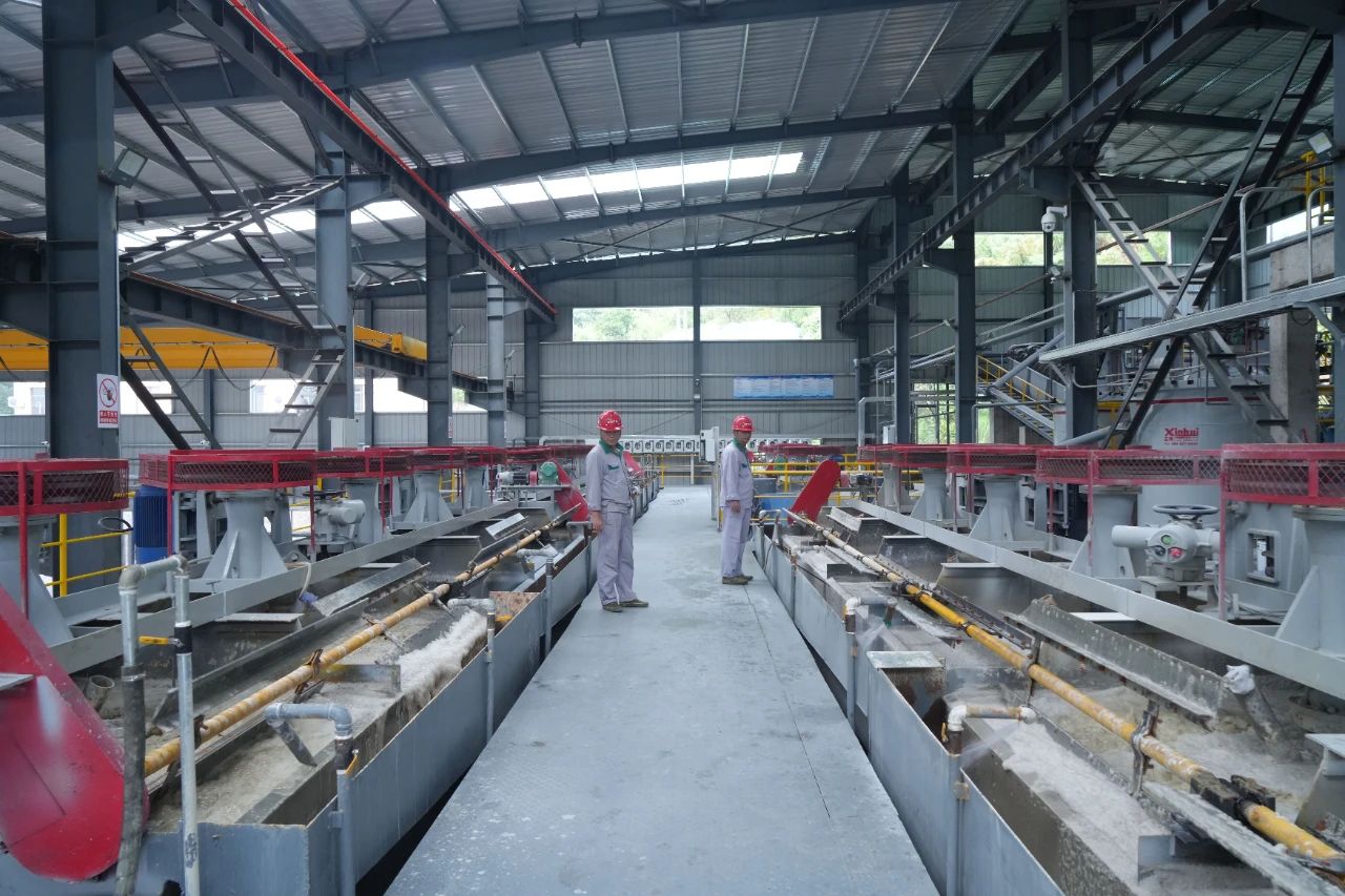 【項(xiàng)目】江西崇義縣金竹礦業(yè)楓樹下螢石礦正式投產(chǎn) 　　