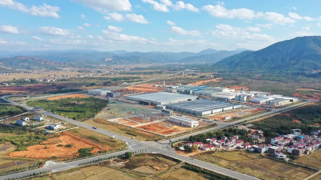 【產(chǎn)業(yè)】深耕碳酸鈣新材料，江西永豐非金屬礦深加工產(chǎn)業(yè)集群獲批省中小企業(yè)特色產(chǎn)業(yè)集群 　　