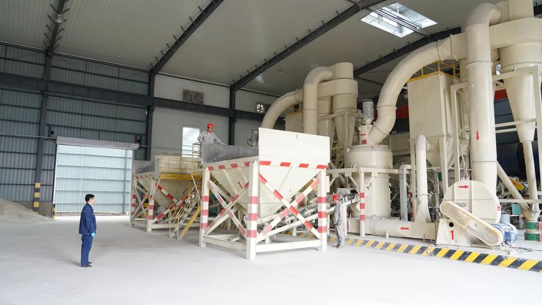 【產(chǎn)業(yè)】內(nèi)蒙古寧城：建設(shè)中國最大膨潤土貓砂生產(chǎn)基地 　　