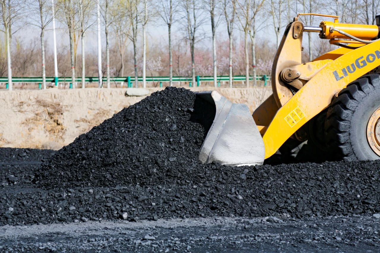 1公里消耗6.2萬噸，寧夏首次使用煤矸石進(jìn)行高速公路路基填筑！ 　　