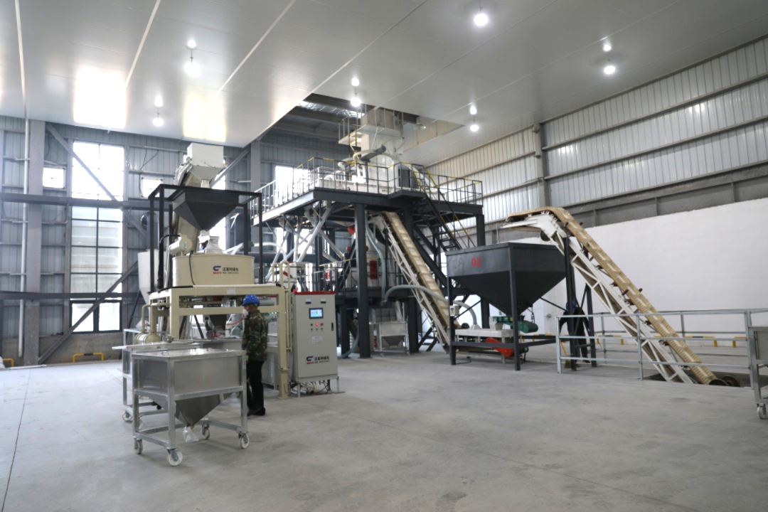 【資訊】江蘇睢寧縣年產(chǎn)1.5萬噸坩堝用高純石英砂項目投產(chǎn)！ 　　