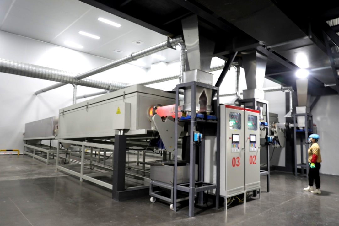 【資訊】江蘇睢寧縣年產(chǎn)1.5萬噸坩堝用高純石英砂項目投產(chǎn)！ 　　