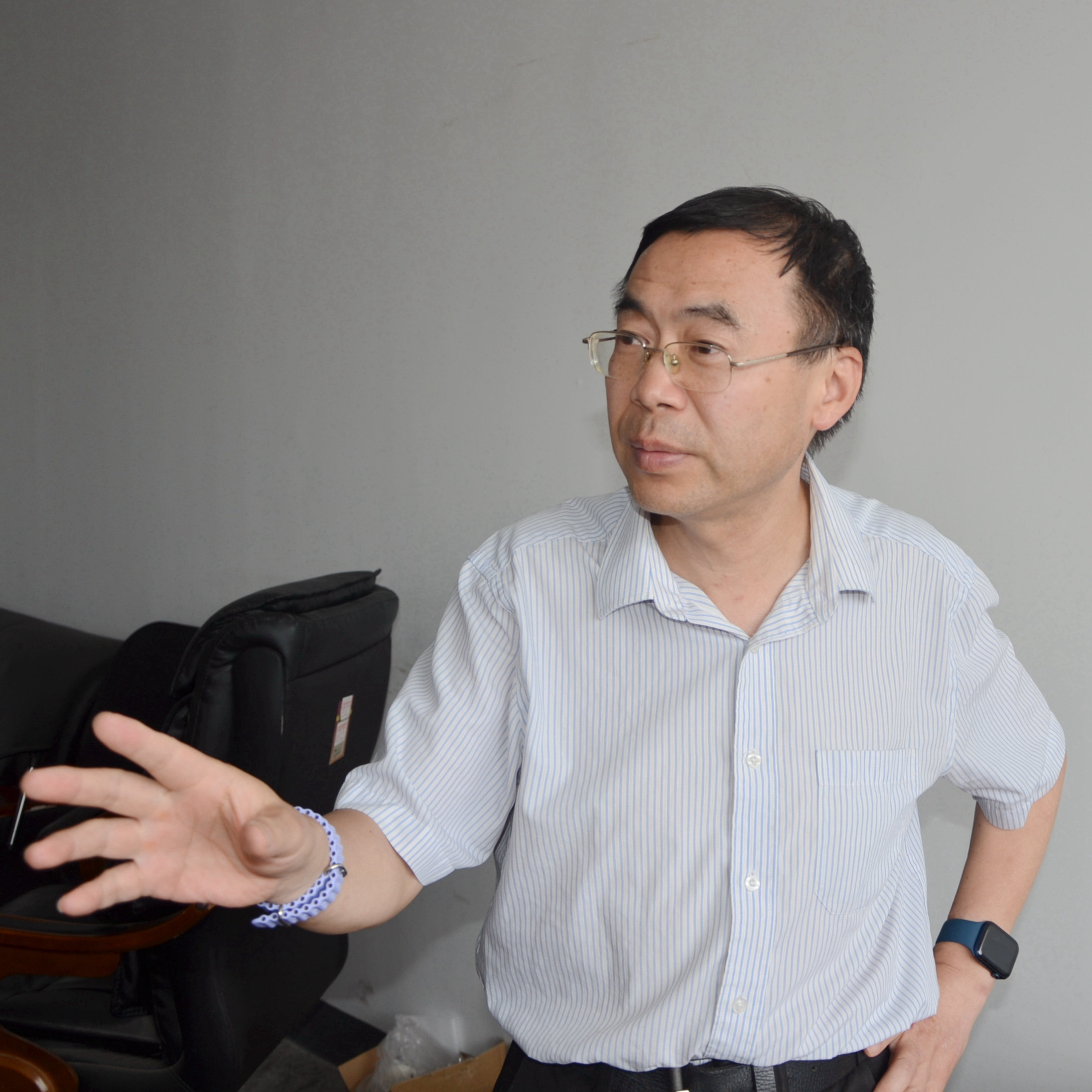 國產(chǎn)花崗偉晶巖制備高純石英砂先驅(qū)——專訪中科院合肥物質(zhì)科學研究院陳健研究員 　　