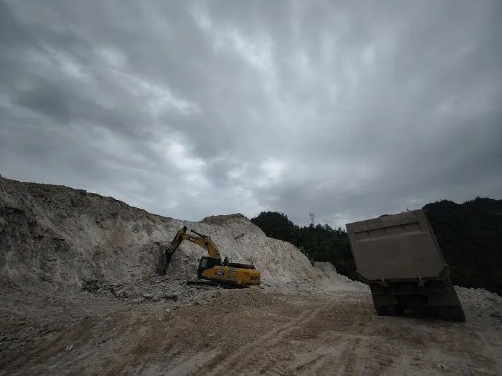 貴州凱里：打造石英砂-玻璃百億產業(yè)鏈 　　