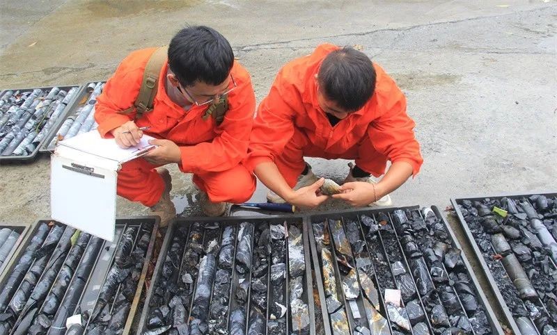 貴州天柱縣，發(fā)現(xiàn)千萬噸級重晶石礦 　　